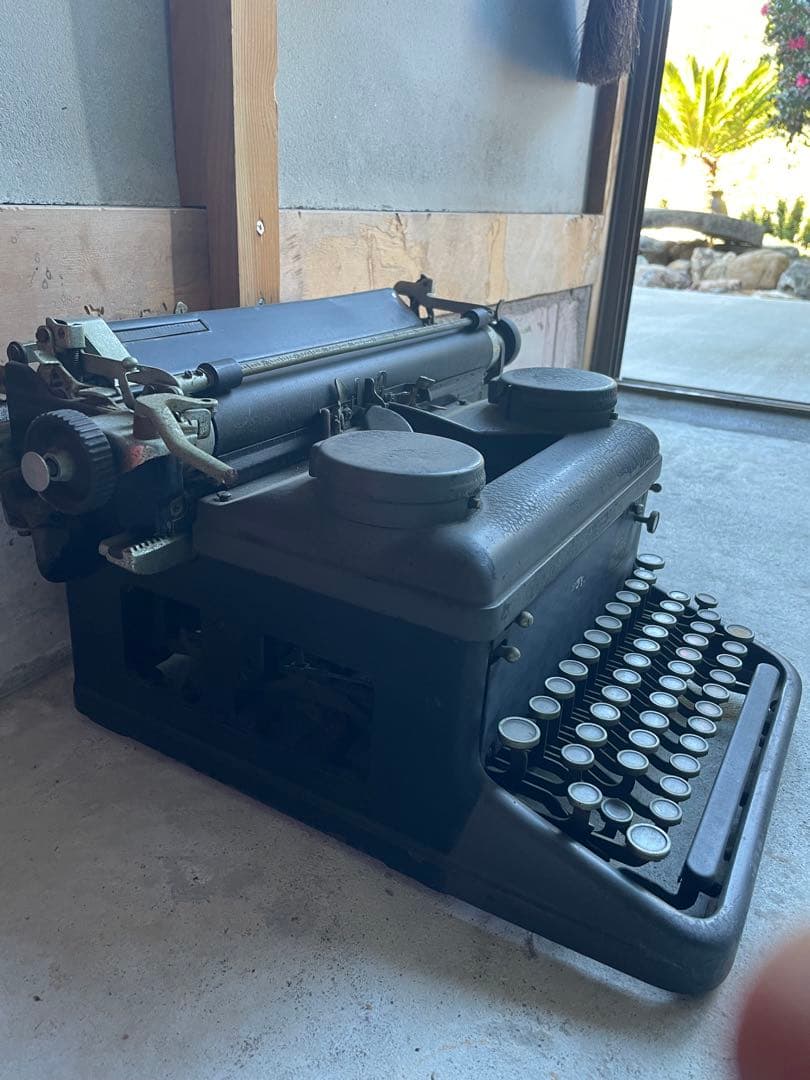 アンティーク　ヴィンテージ タイプライター