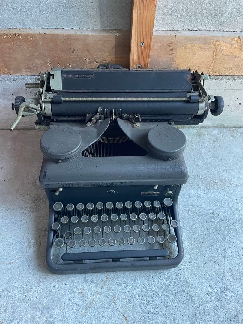 アンティーク　ヴィンテージ タイプライター
