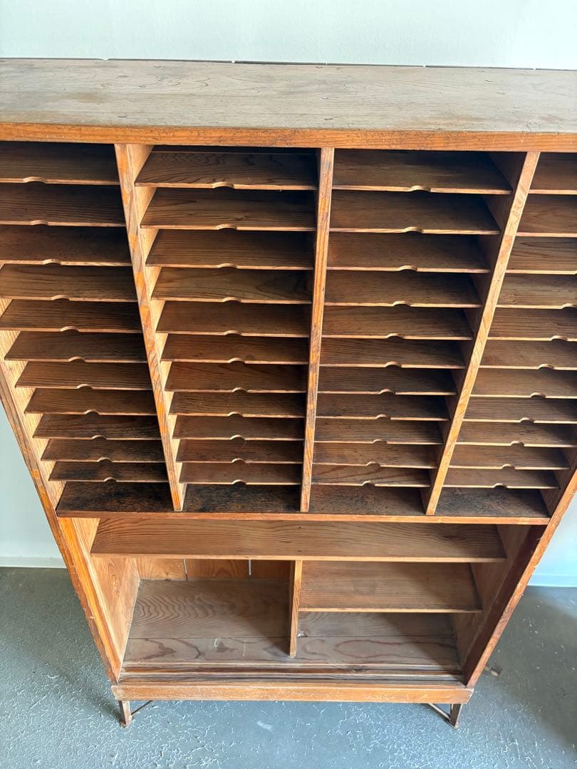 〈 アンティークラック 〉　郵便局棚　郵便局　仕分け棚 　飾り棚　送料込