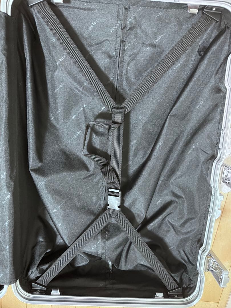 メルセデスベンツ アルミスーツケース シルバー 未使用　ぬい