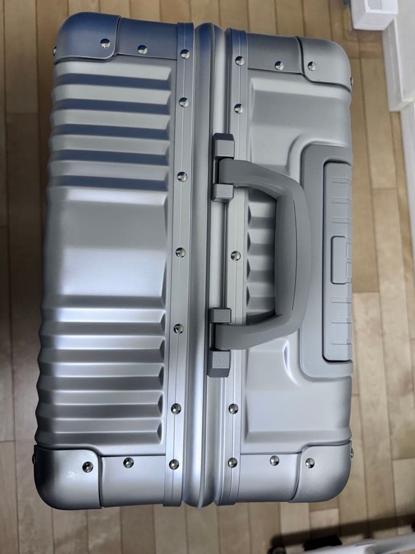 メルセデスベンツ アルミスーツケース シルバー 未使用　ぬい