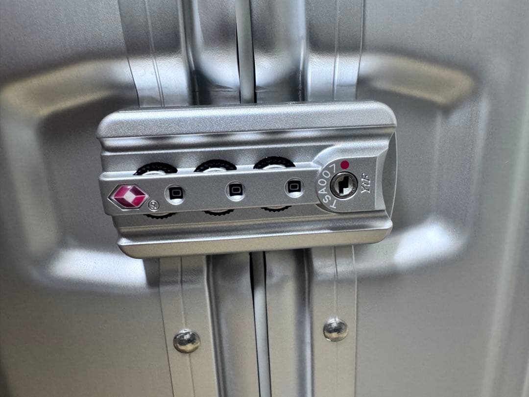 メルセデスベンツ アルミスーツケース シルバー 未使用　ぬい