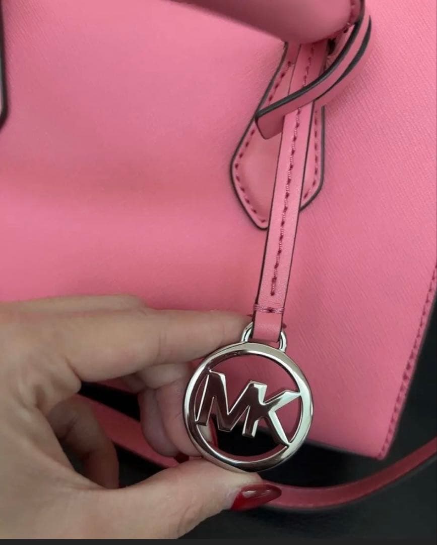 MICHEAL KORSサーモンピンク。セール