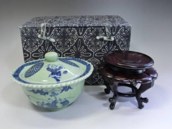 蓋物■中国 青磁 染付 唐子 大清滋正年製 印判 蓋茶碗 漆器台付 時代物 骨董