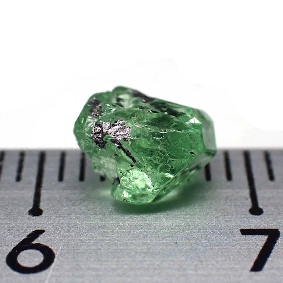 【タンザニア/メレラニ産】ツァボライト(グリーングロッシュラーガーネット)