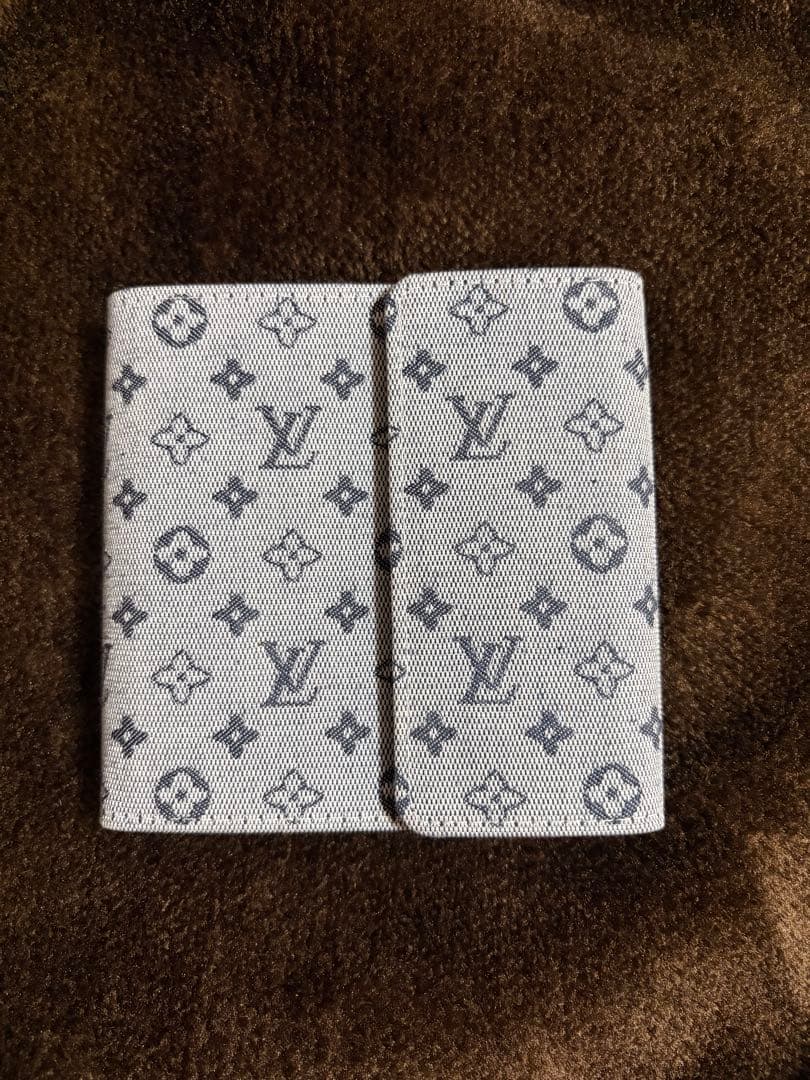 Louis Vuitton 二つ折り財布 グレー