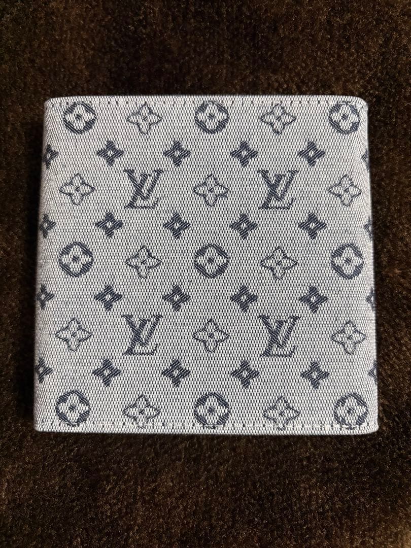 Louis Vuitton 二つ折り財布 グレー
