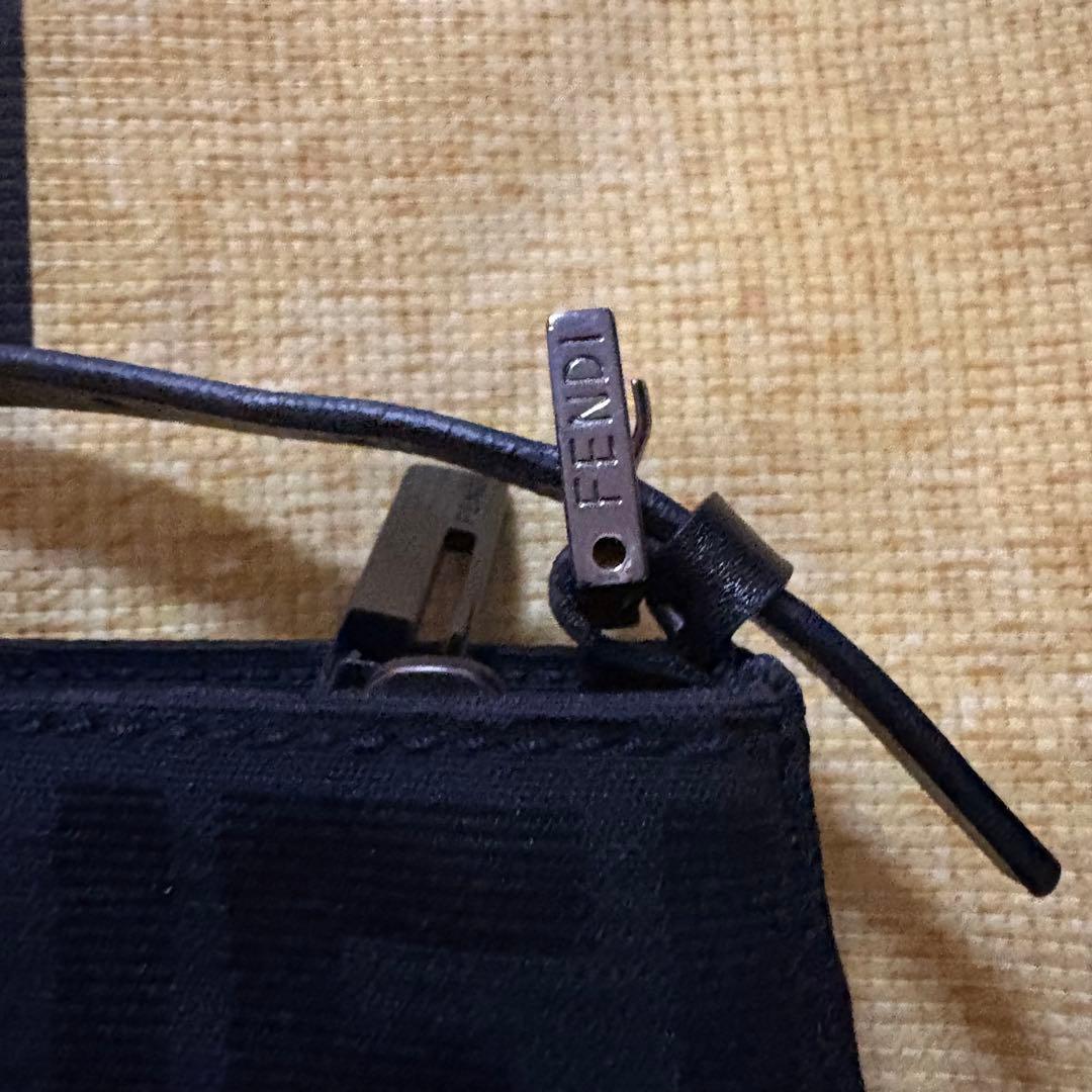 Fendi ブラック ショルダーバッグ