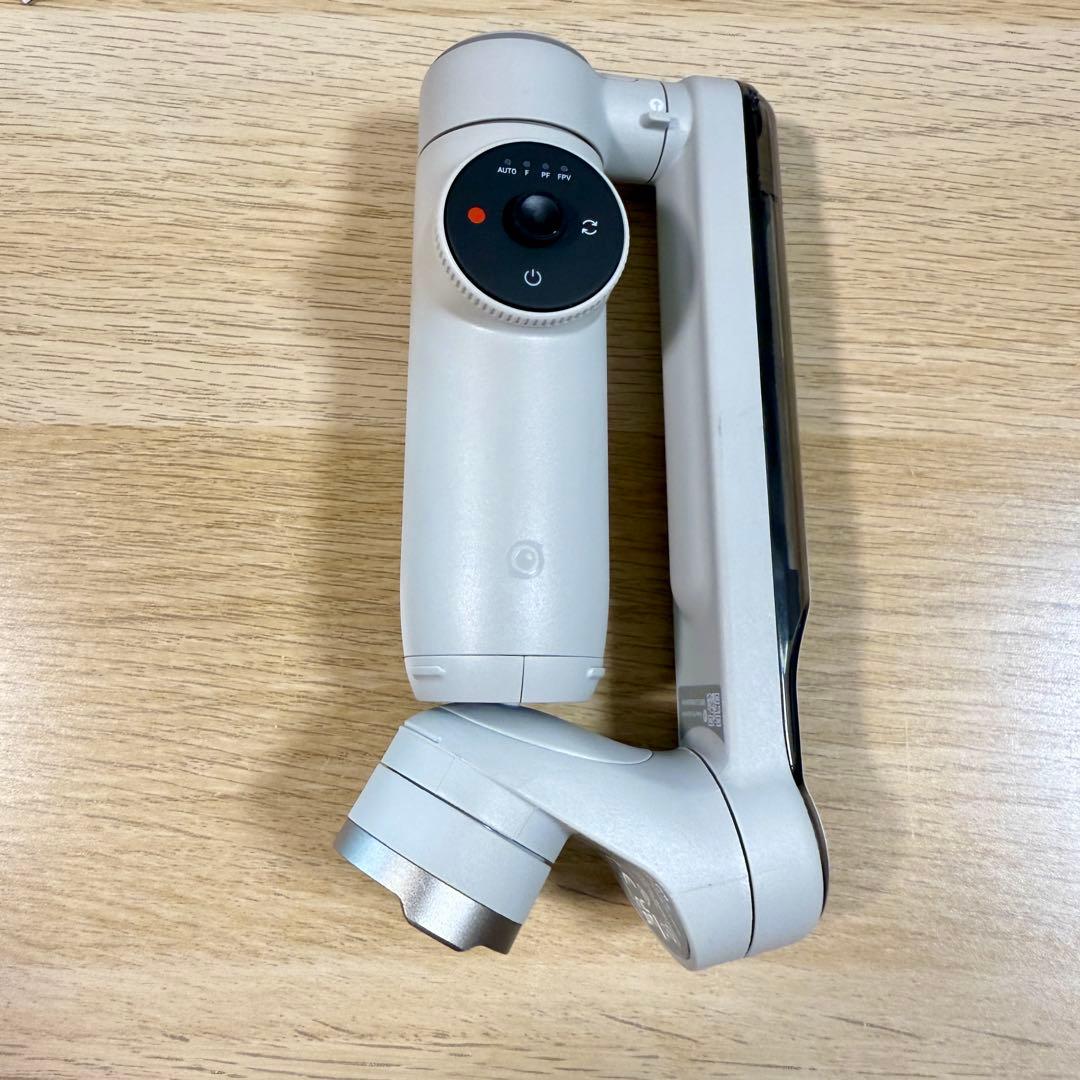 Insta360 flow Pro （磁気スマートフォンマウント、ライト付き）