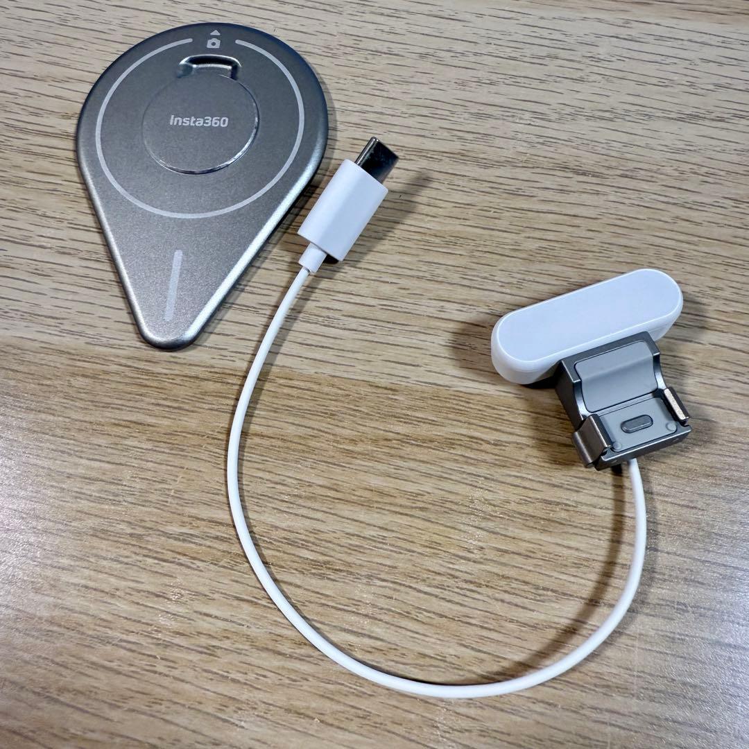 Insta360 flow Pro （磁気スマートフォンマウント、ライト付き）