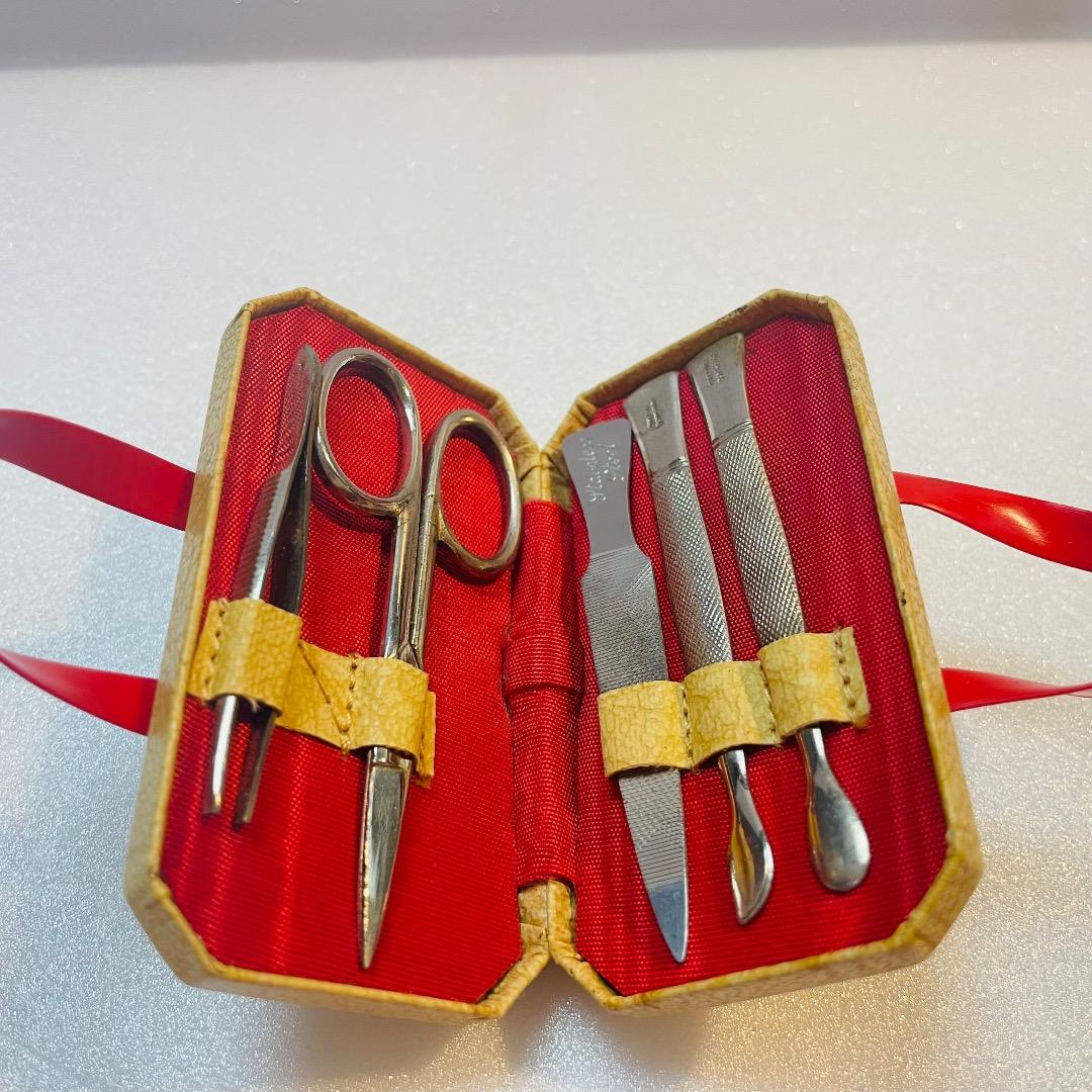 イギリス　ヴィンテージ　スーツケース型ミニネイルセット