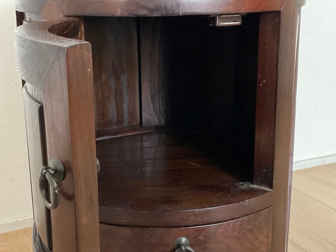 李朝家具　丸型スツール　蝶　蝶番　小引き出し付き　収納　椅子　サイドテーブル