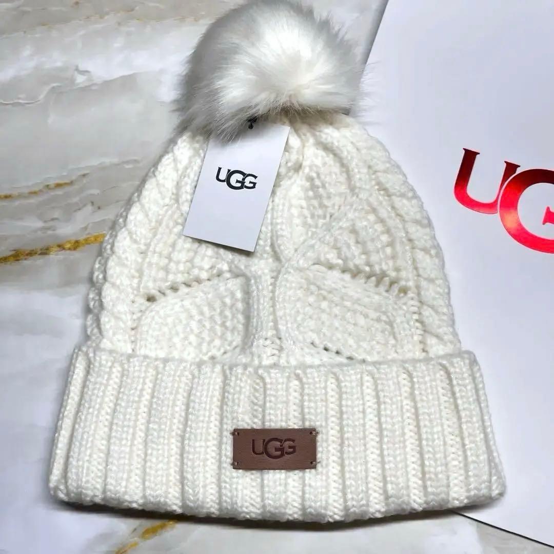 【新品未使用】UGG ポンポン付きニット帽 ホワイト　01