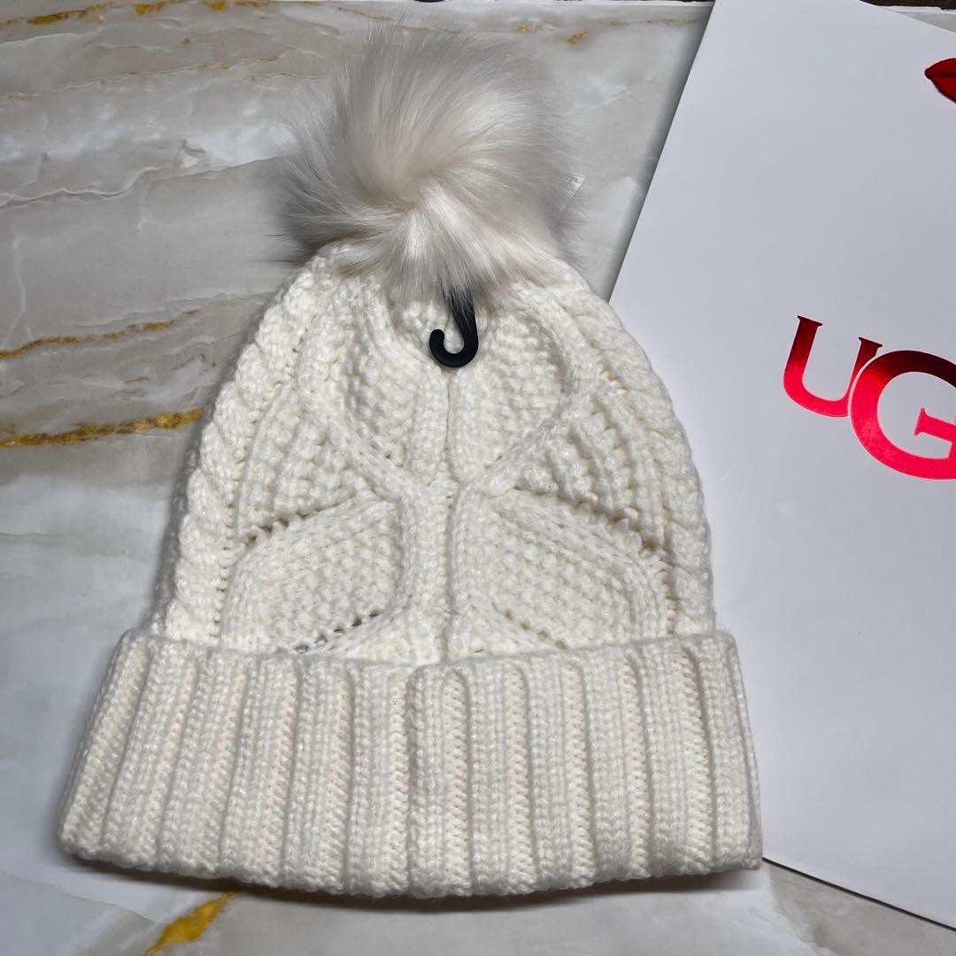 【新品未使用】UGG ポンポン付きニット帽 ホワイト　01