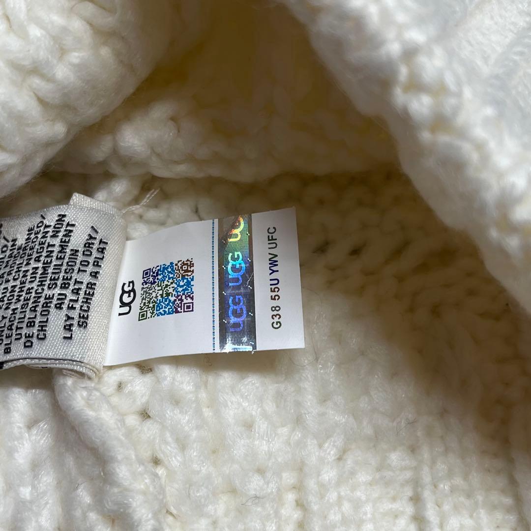 【新品未使用】UGG ポンポン付きニット帽 ホワイト　01