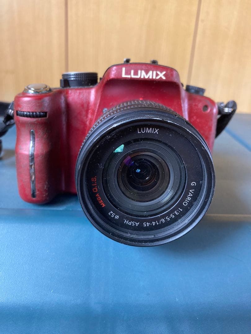 17000→15000円に　LUMIX レッドカメラ 　カメラバッグ付き（中古）