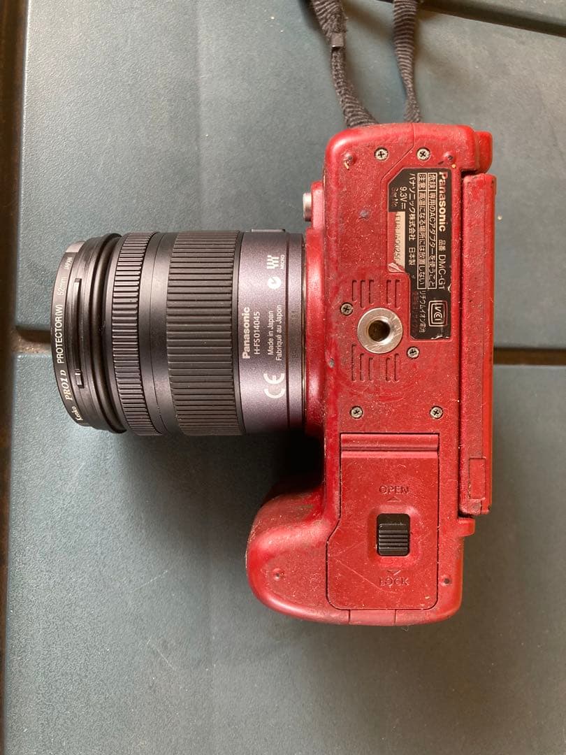 17000→15000円に　LUMIX レッドカメラ 　カメラバッグ付き（中古）