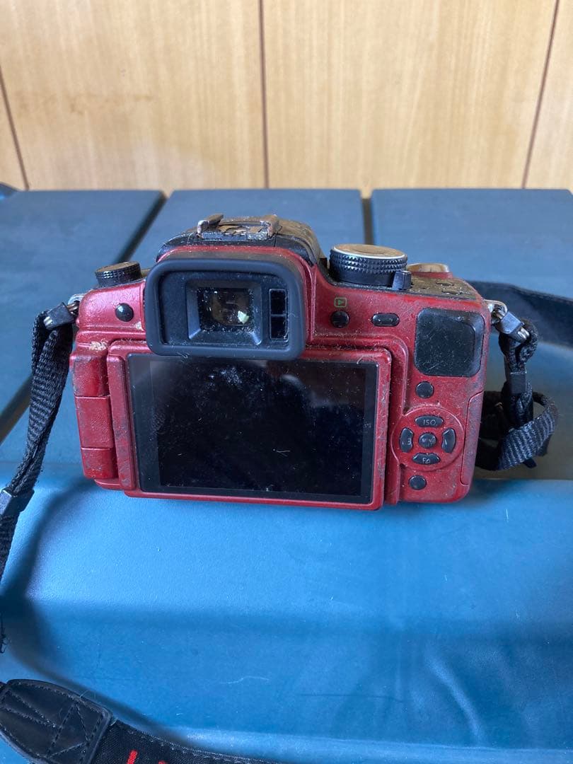 17000→15000円に　LUMIX レッドカメラ 　カメラバッグ付き（中古）