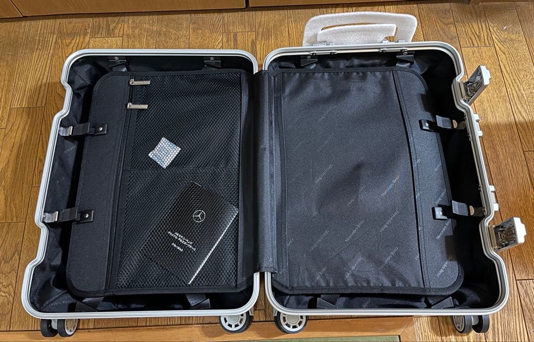 Mercedes-Benz アルミニウムキャリーケース32L