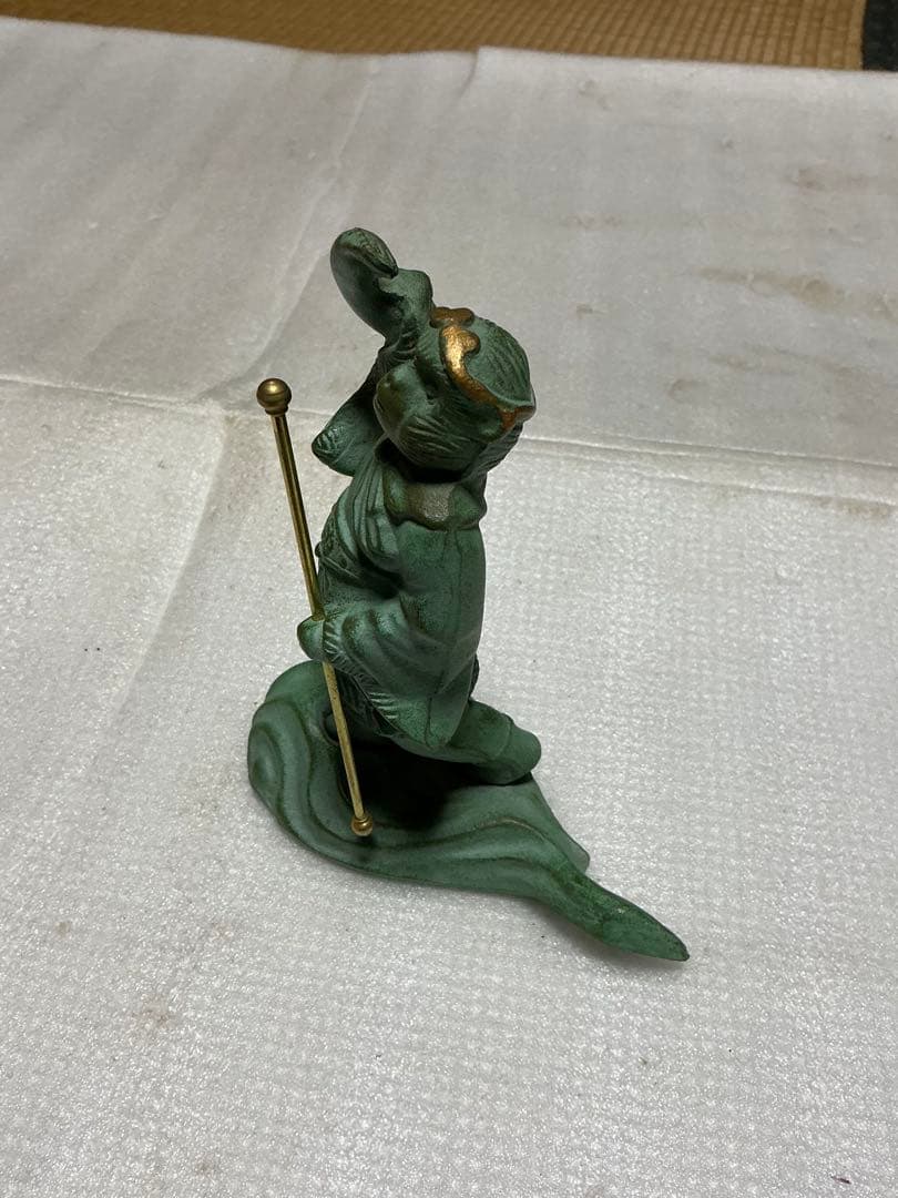 孫悟空鉄製置物／ガラスケース欠品。【重さ／1.2kg ￼インテリアに】。