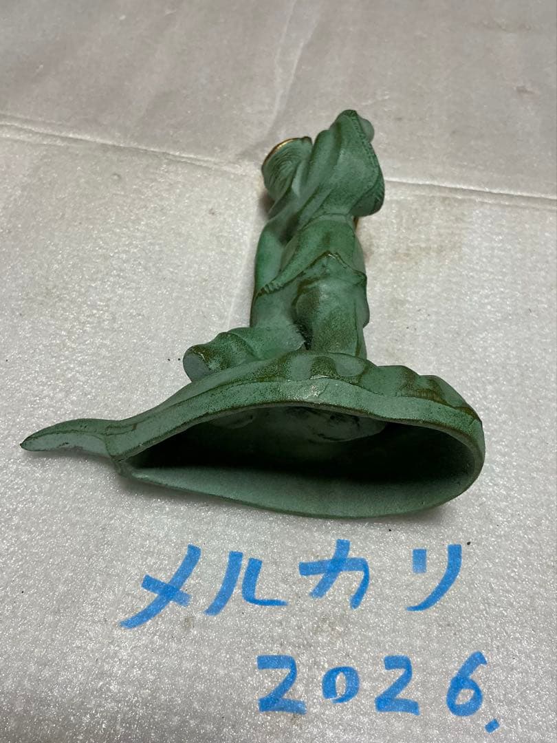 孫悟空鉄製置物／ガラスケース欠品。【重さ／1.2kg ￼インテリアに】。