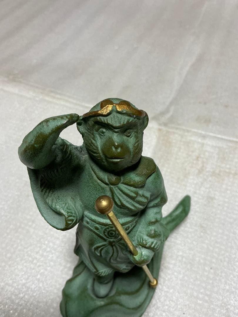 孫悟空鉄製置物／ガラスケース欠品。【重さ／1.2kg ￼インテリアに】。