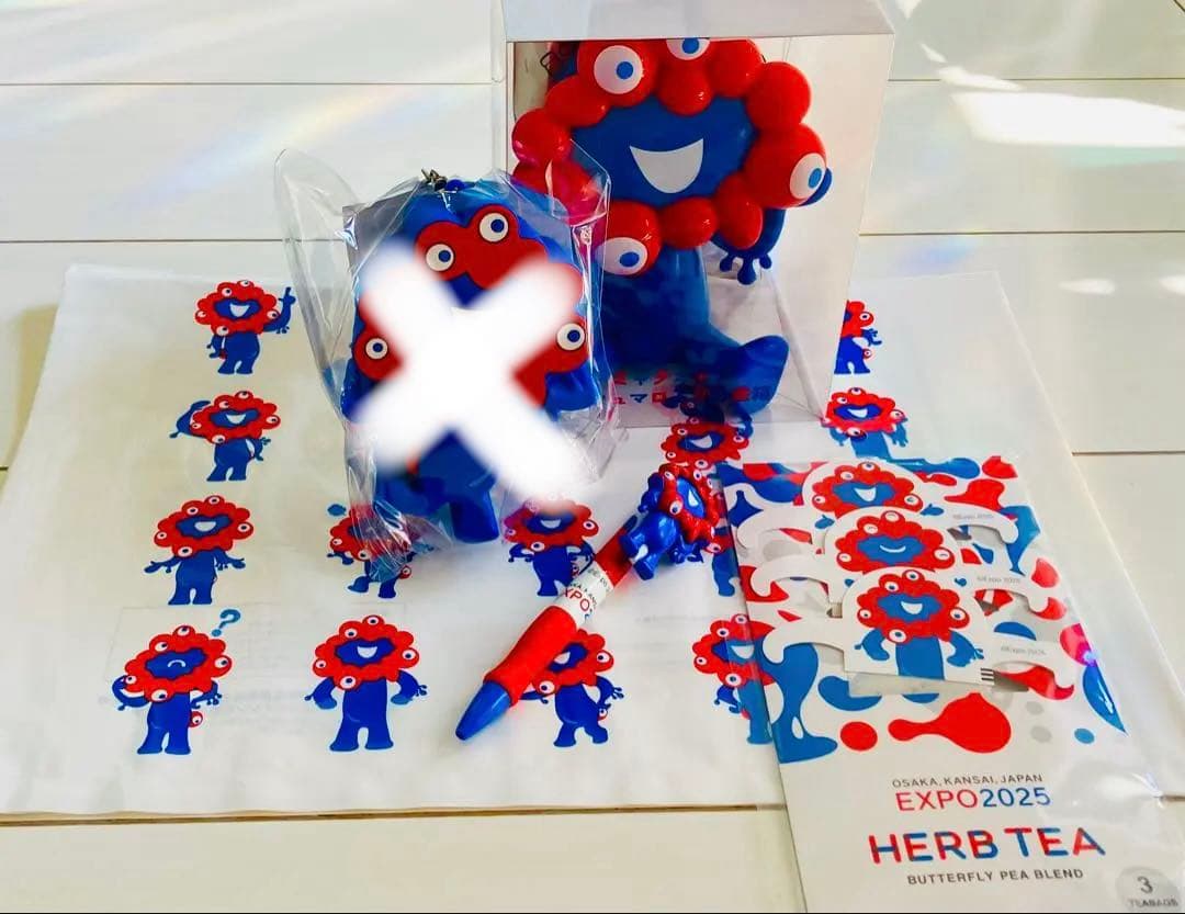 ミャクミャクグッズ詰め合わせ　ボールペン、貯金箱、ハーブティーなど４点