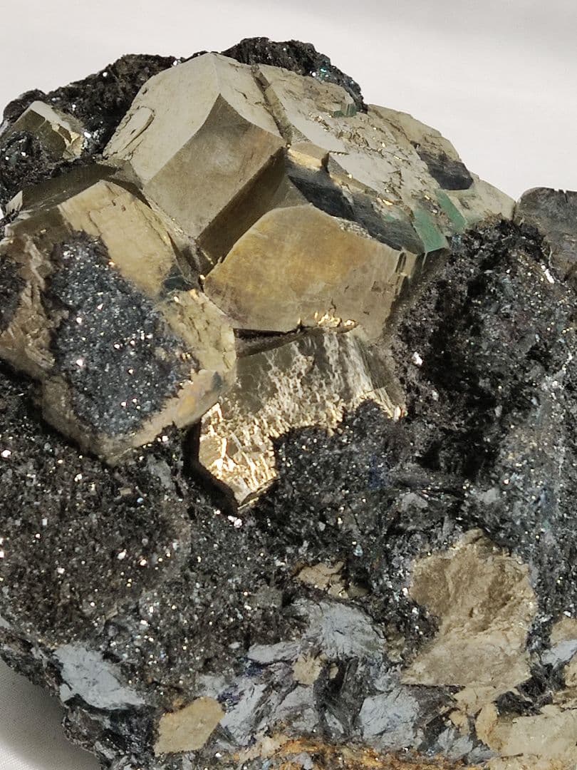 パワーストーン　天然石　原石　エルバ島産　パイライト　1,212g　No.567