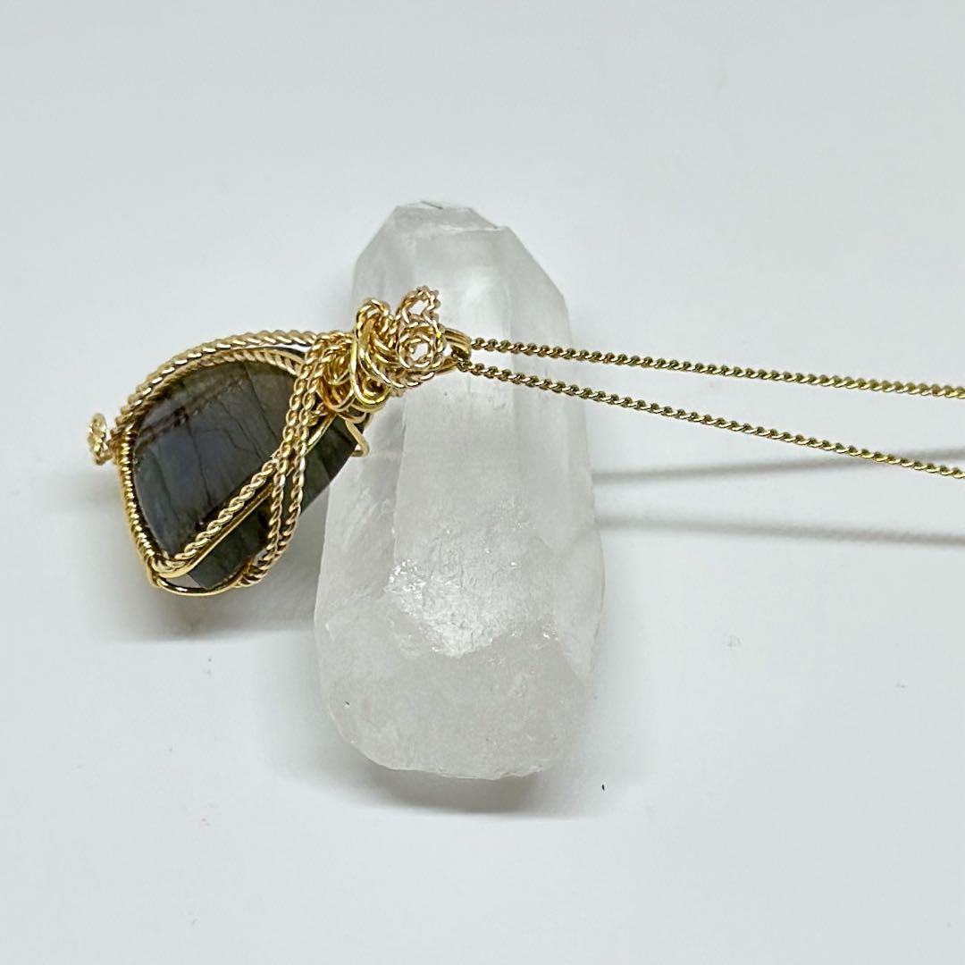 神秘のレインボー✴︎マルチカラーラブラドライトのワイヤージュエリー