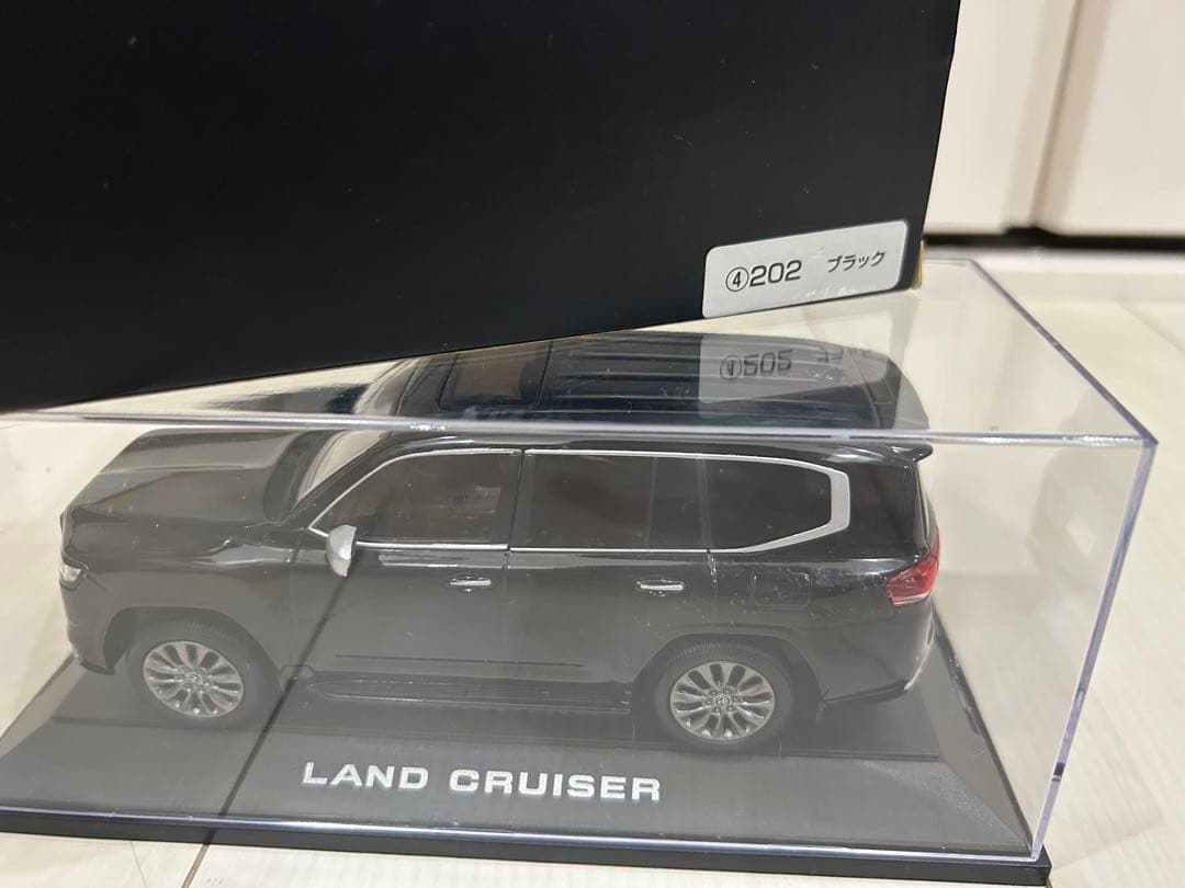 希少 1/30 トヨタ ランドクルーザー300ZX 黒 ミニカー カラーサンプル