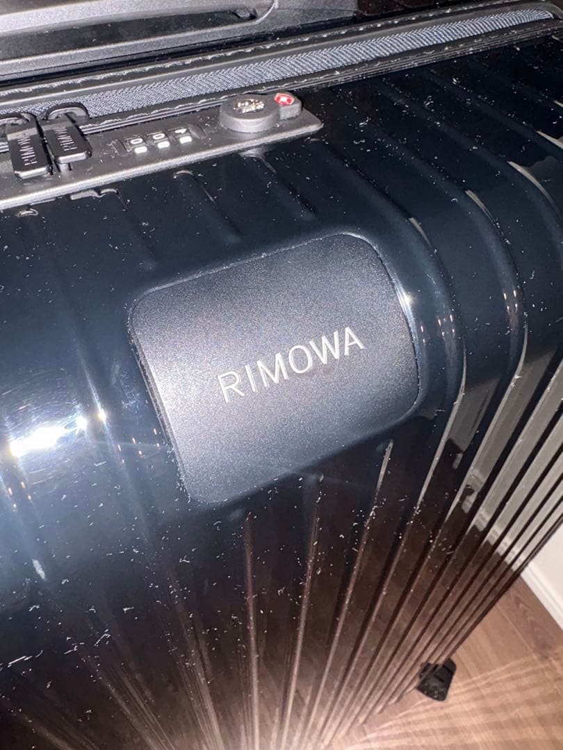 【国内正規・美品】生涯保証付 リモワ エッセンシャル チェックイン L