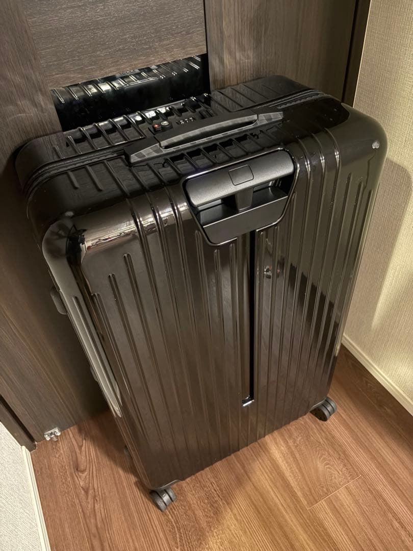 【国内正規・美品】生涯保証付 リモワ エッセンシャル チェックイン L