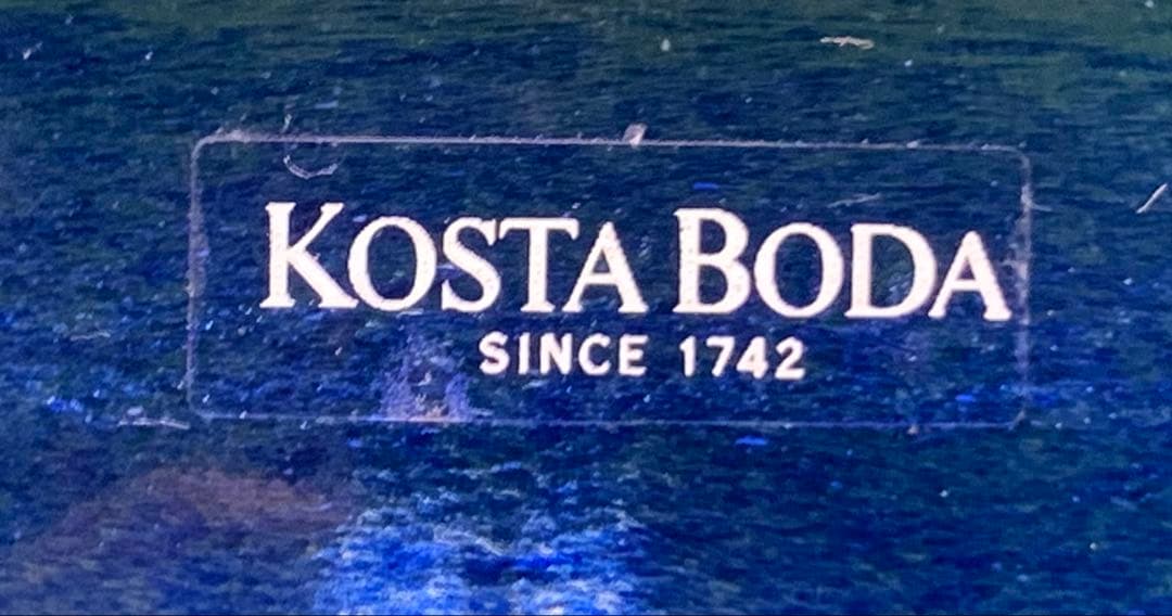 Kosta Boda のスエーデンガラス美術工芸品(作者の刻印入り署名付き)