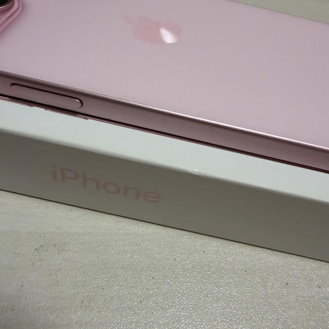 iPhone15 ピンク