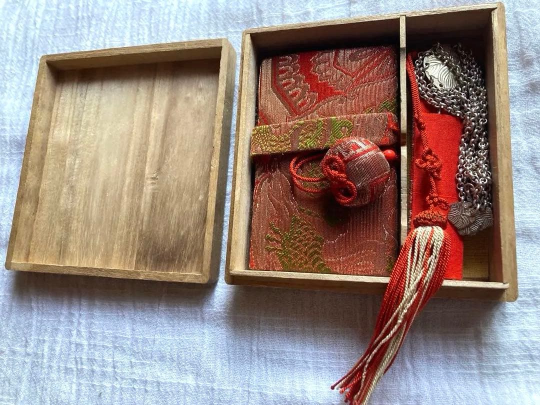 京都・アンティーク　舞妓さん　髪飾り・鏡　赤色の和柄小物セット