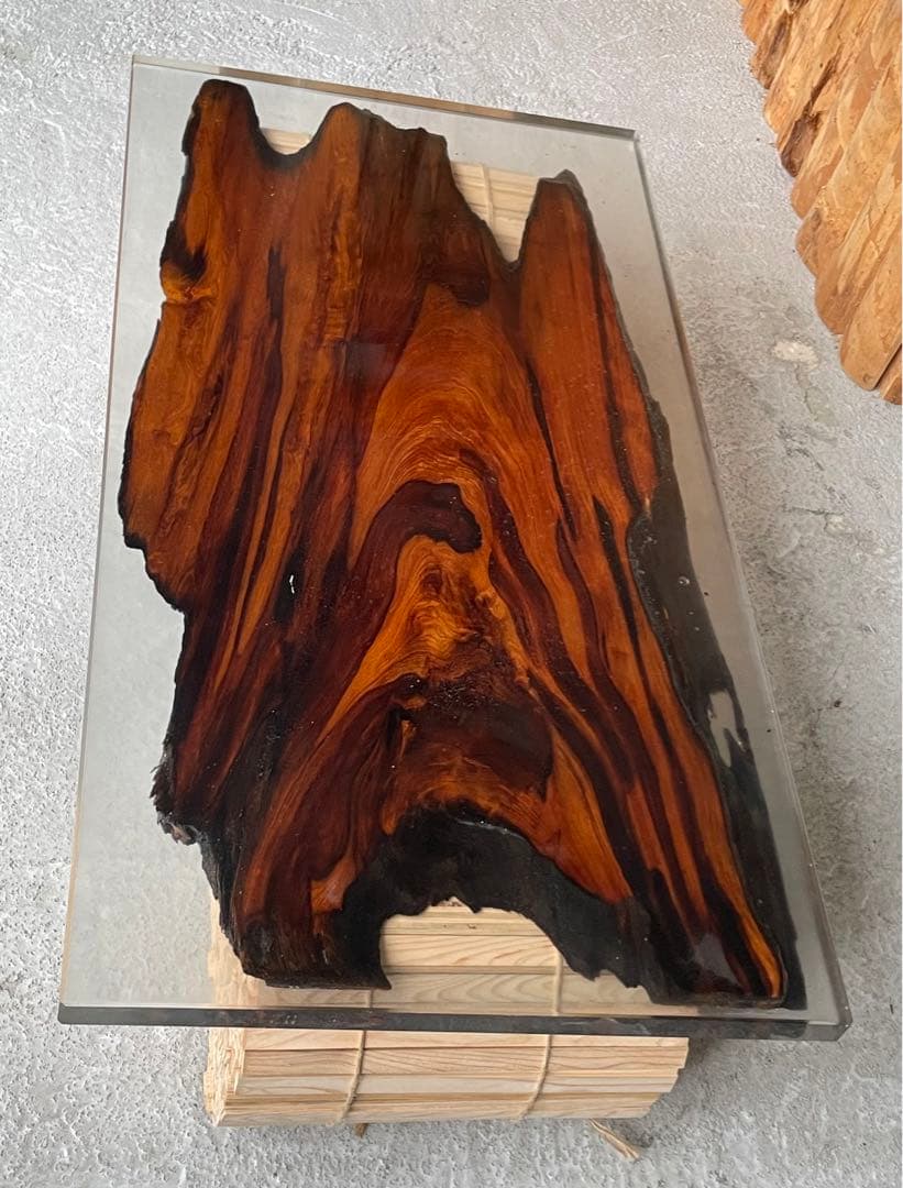 作品名【盾】　No.210 希少価値　屋久杉　神代杉　レジンテーブル