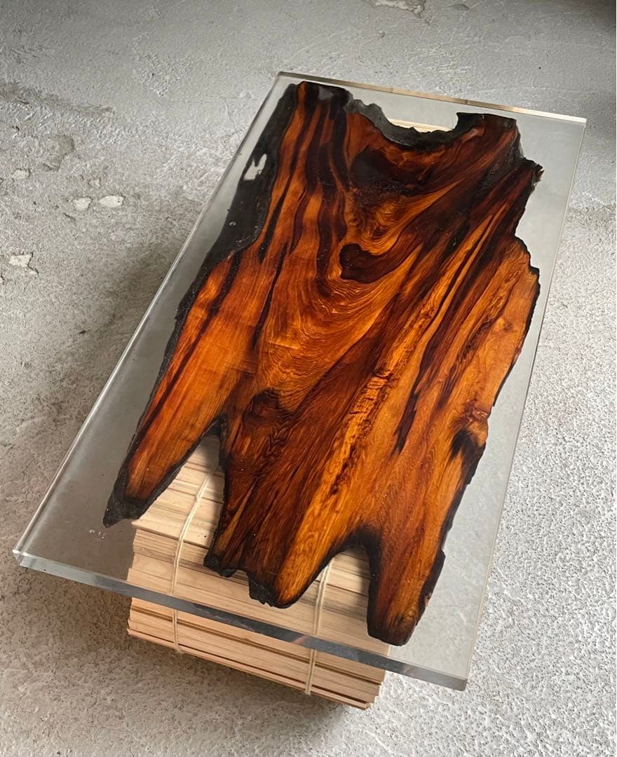 作品名【盾】　No.210 希少価値　屋久杉　神代杉　レジンテーブル