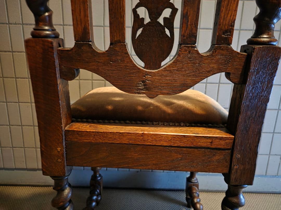 希少　アンティーク　ツイストレッグチェア　アンティーク 木製 　彫刻入り椅子