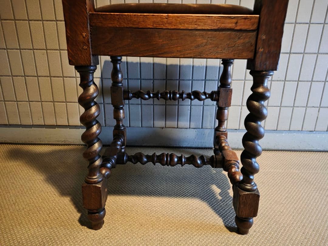 希少　アンティーク　ツイストレッグチェア　アンティーク 木製 　彫刻入り椅子