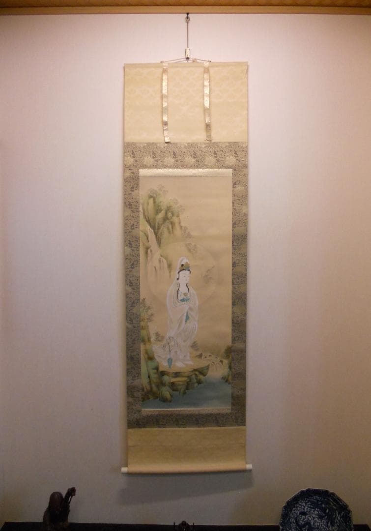 掛け軸 玉峰 岩上観音 絹本 希少 軸装 茶道具 掛軸 美品 です。