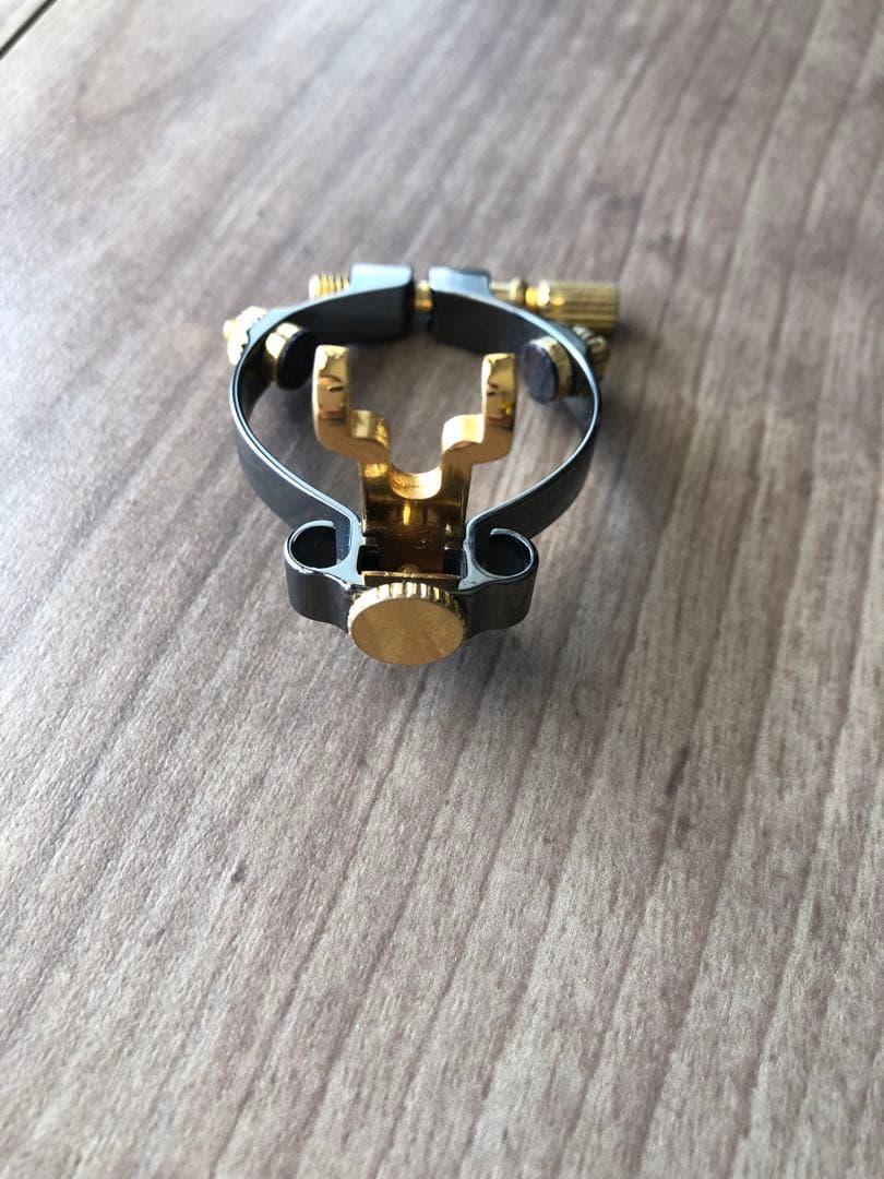 JLVアルトサックス用リガチャー　プラチナ