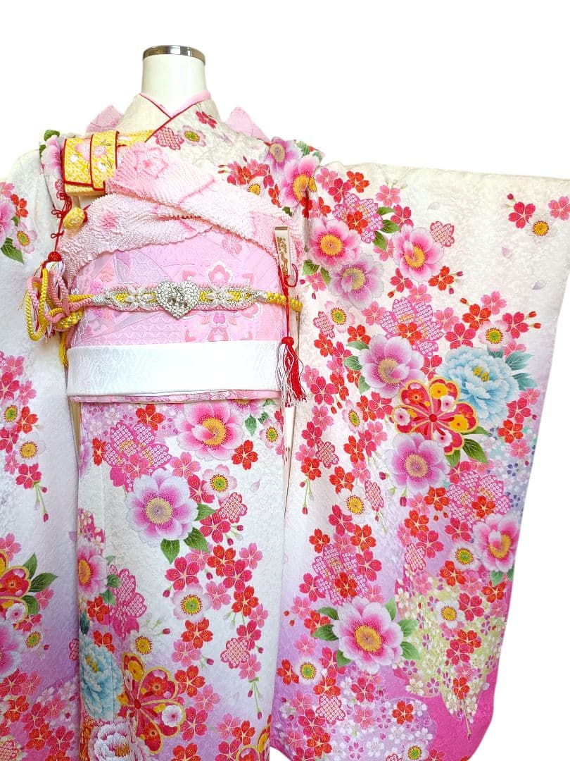 正絹☆刺繍☆白地に花模様の着物とピンク作り帯☆七五三ハーフ成人式フルセット