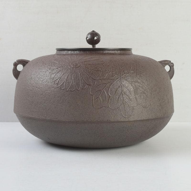 茶道具　人間国宝　釜師　高橋敬典作　菊桐文　政所釜　共箱　C　9452A