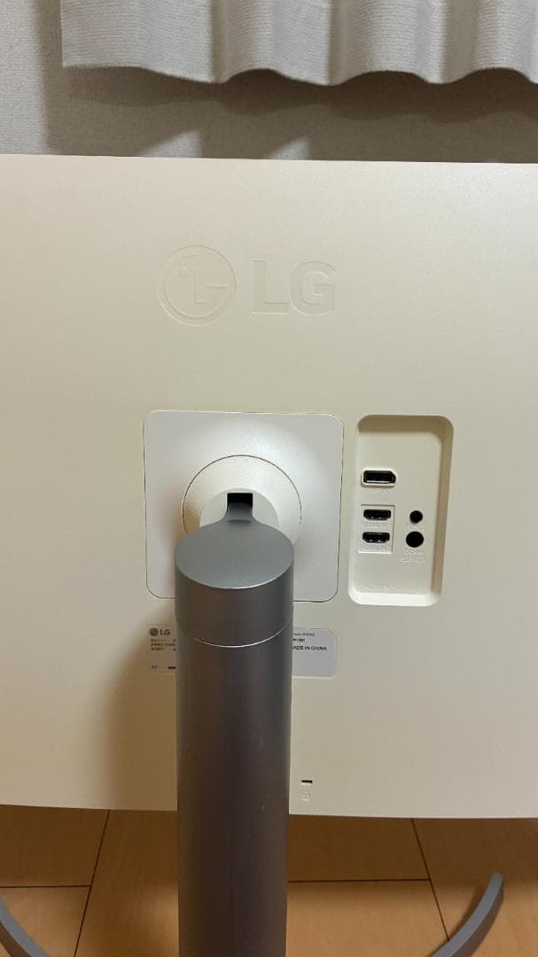 美品 LG Electronics 32UN550-W モニター 4K VA