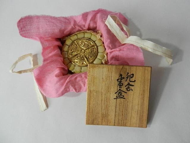 大正四年大正天皇即位礼　６代目「乾山」作記念香盒「萬壽無疆（ばんじゅむきょう）」