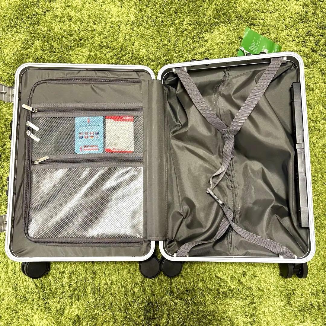 新品・未使用☘️Snooll キャリーケース USB TSA 40 スーツケース