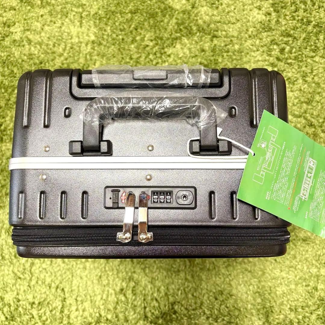 新品・未使用☘️Snooll キャリーケース USB TSA 40 スーツケース