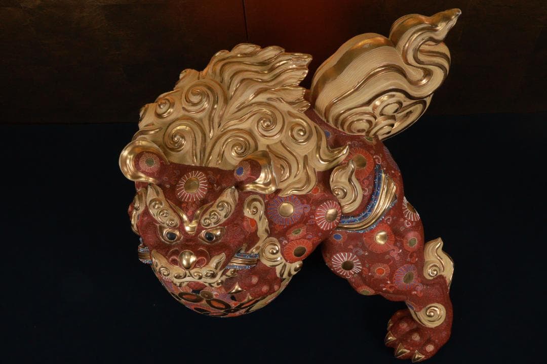 九谷焼　色絵金彩　玉乗り獅子　置物　床飾　高さ45㎝　巾56㎝　大型 BE948