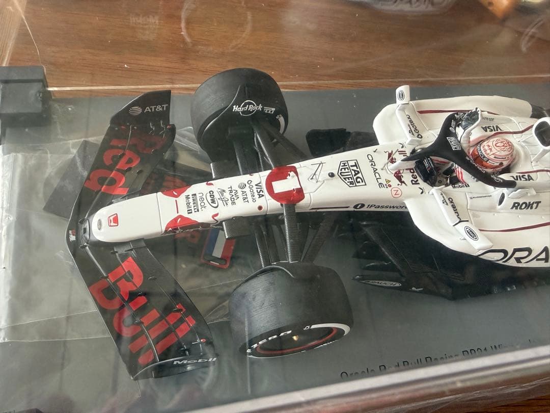 スパーク製　1/18 レッドブルRB21 日本GP フェルスタッペン車