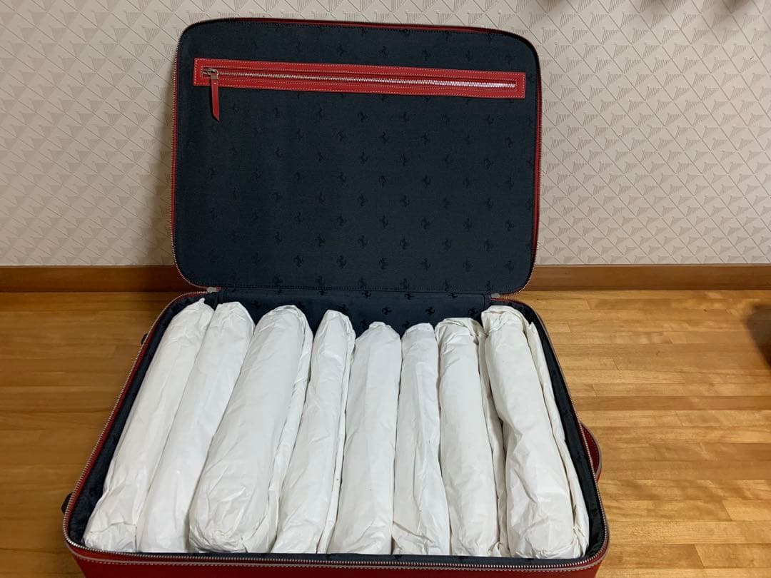 Ferrari スーツケース、バックセット